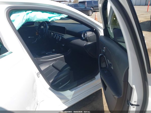 2022 MERCEDES-BENZ A 220 A220 — I5
