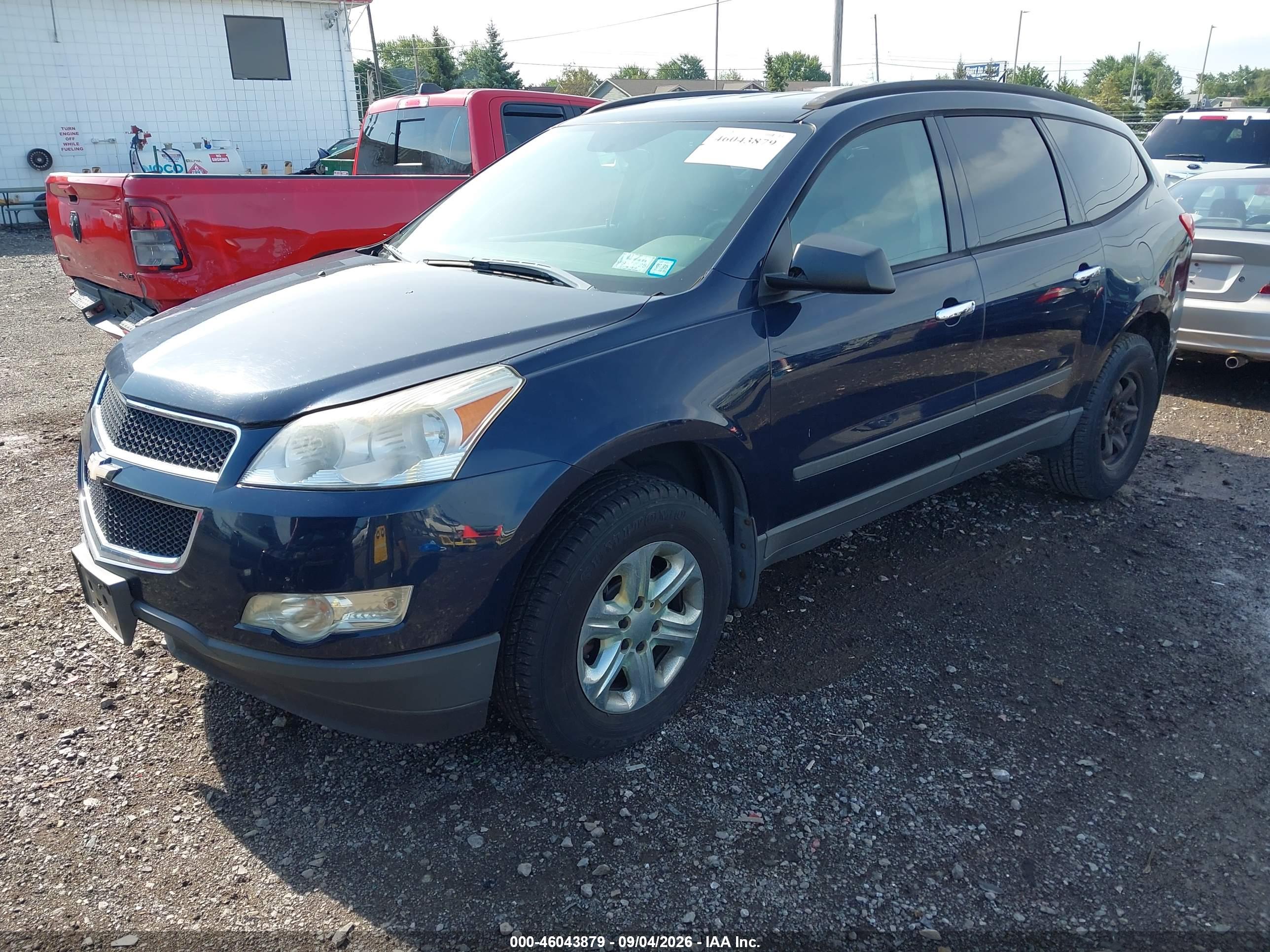 2012 CHEVROLET TRAVERSE LS — I2