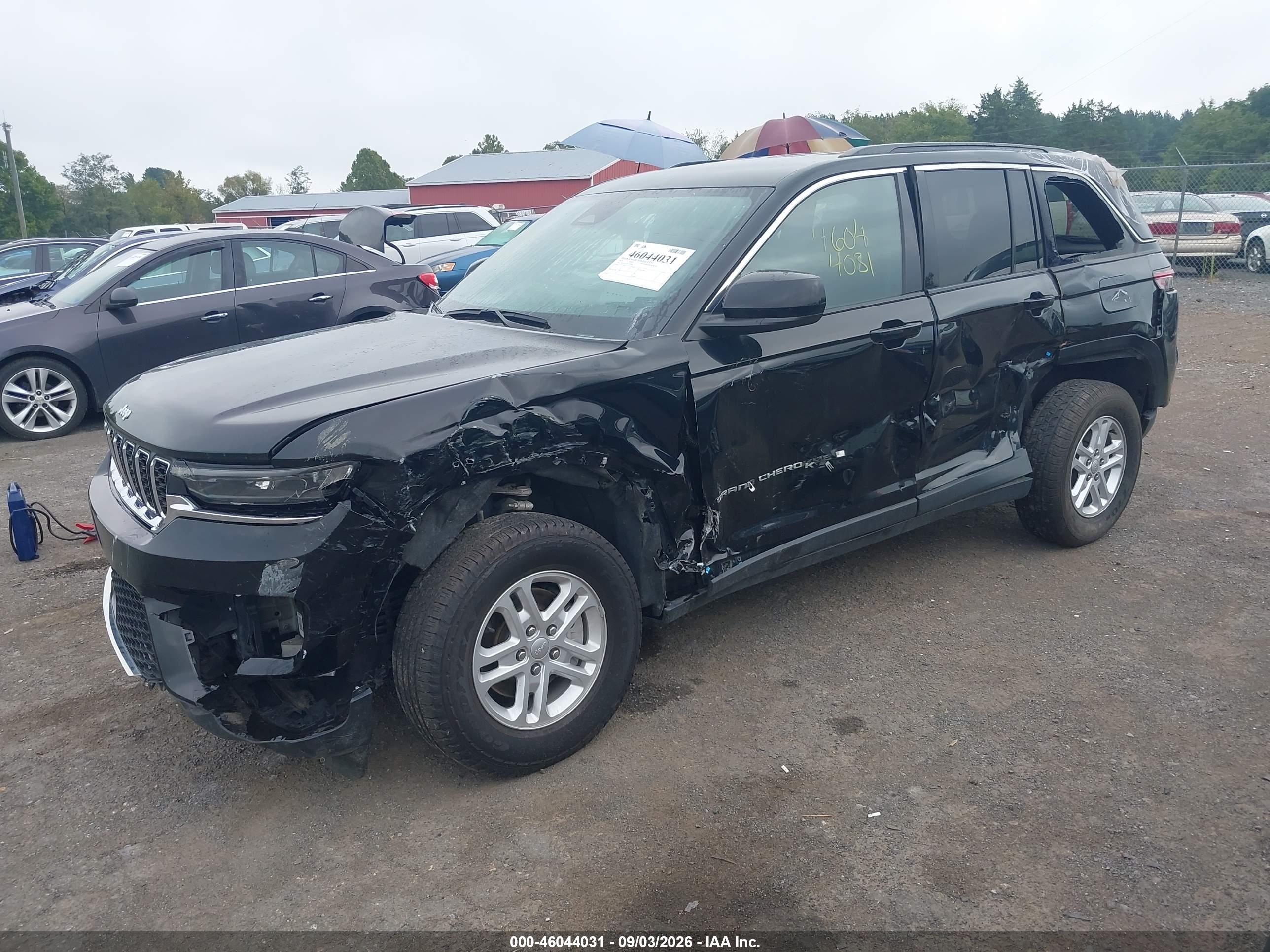 2025 JEEP GRAND CHEROKEE LAREDO 4X4 — I2