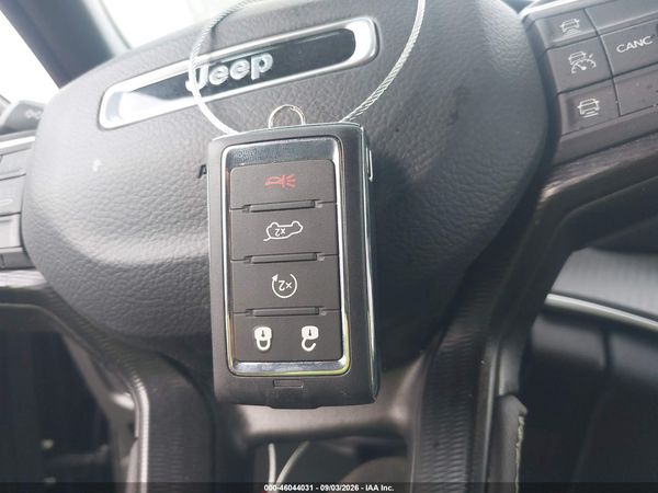 2025 JEEP GRAND CHEROKEE LAREDO 4X4 — I11