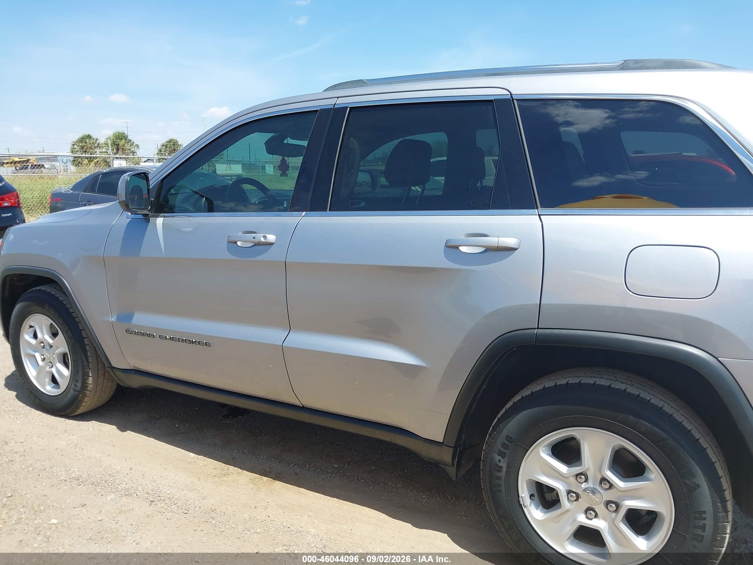 2017 JEEP GRAND CHEROKEE LAREDO 4X2