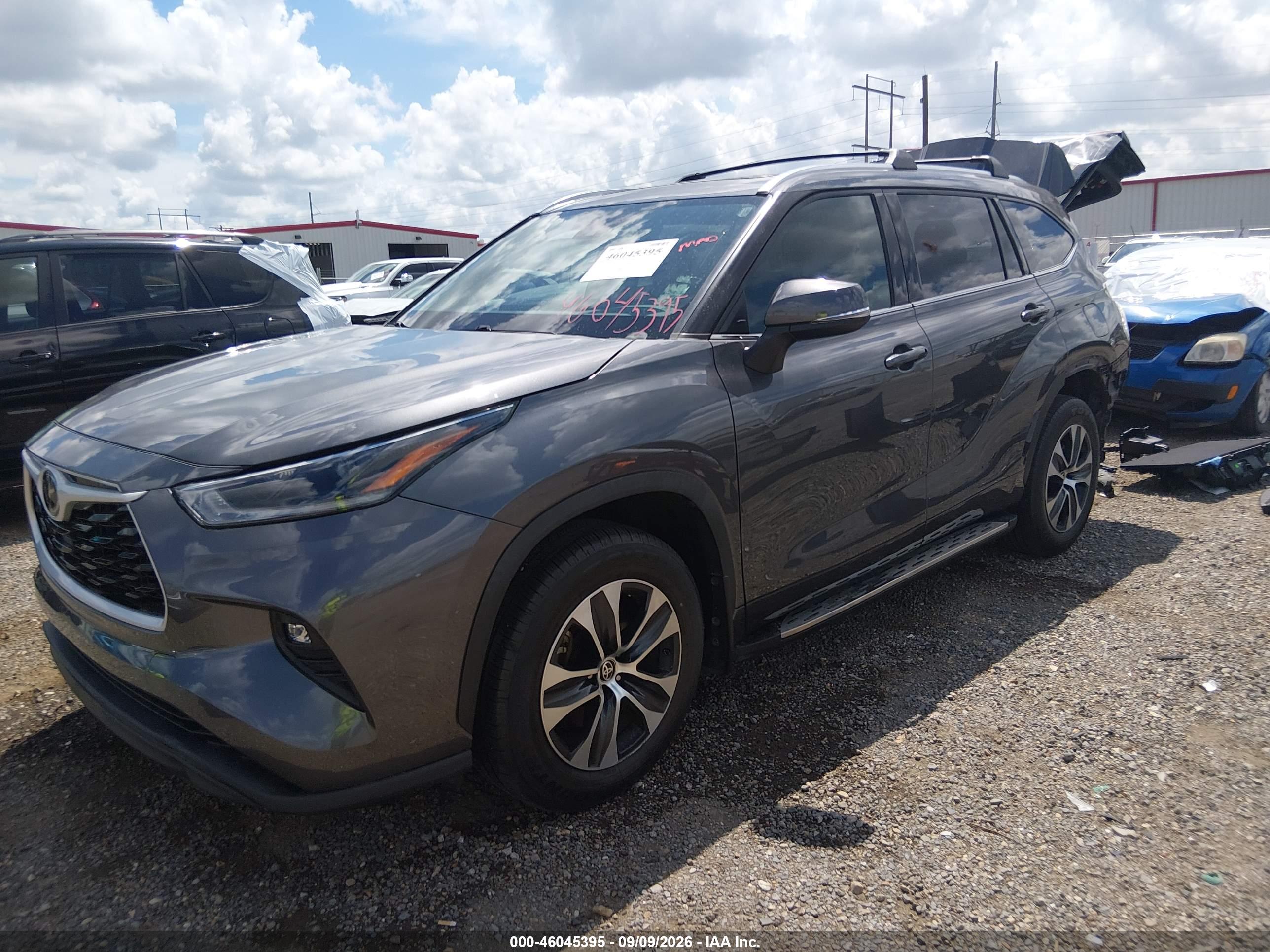 2021 TOYOTA HIGHLANDER XLE — I2