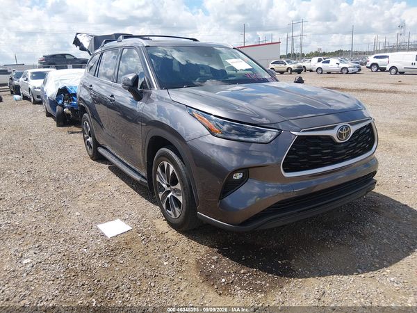 2021 TOYOTA HIGHLANDER XLE — I1
