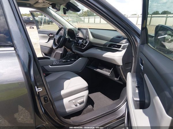 2021 TOYOTA HIGHLANDER XLE — I5
