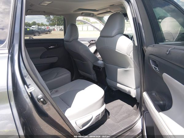2021 TOYOTA HIGHLANDER XLE — I8