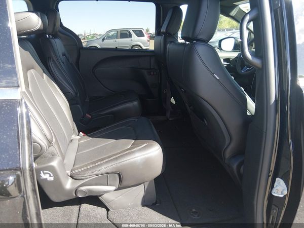 2027 CHRYSLER PACIFICA Select — I8