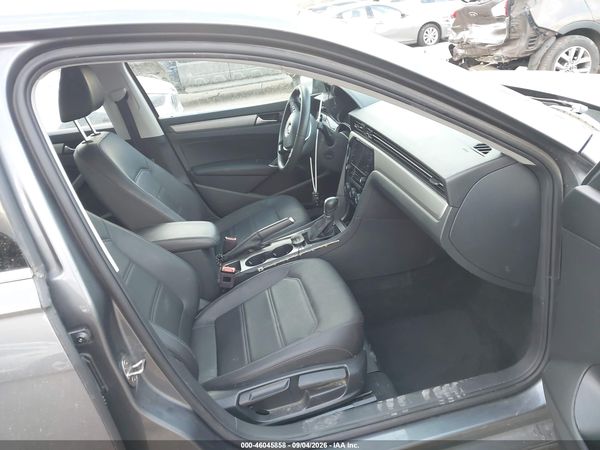 2021 VOLKSWAGEN PASSAT 2.0T SE — I5