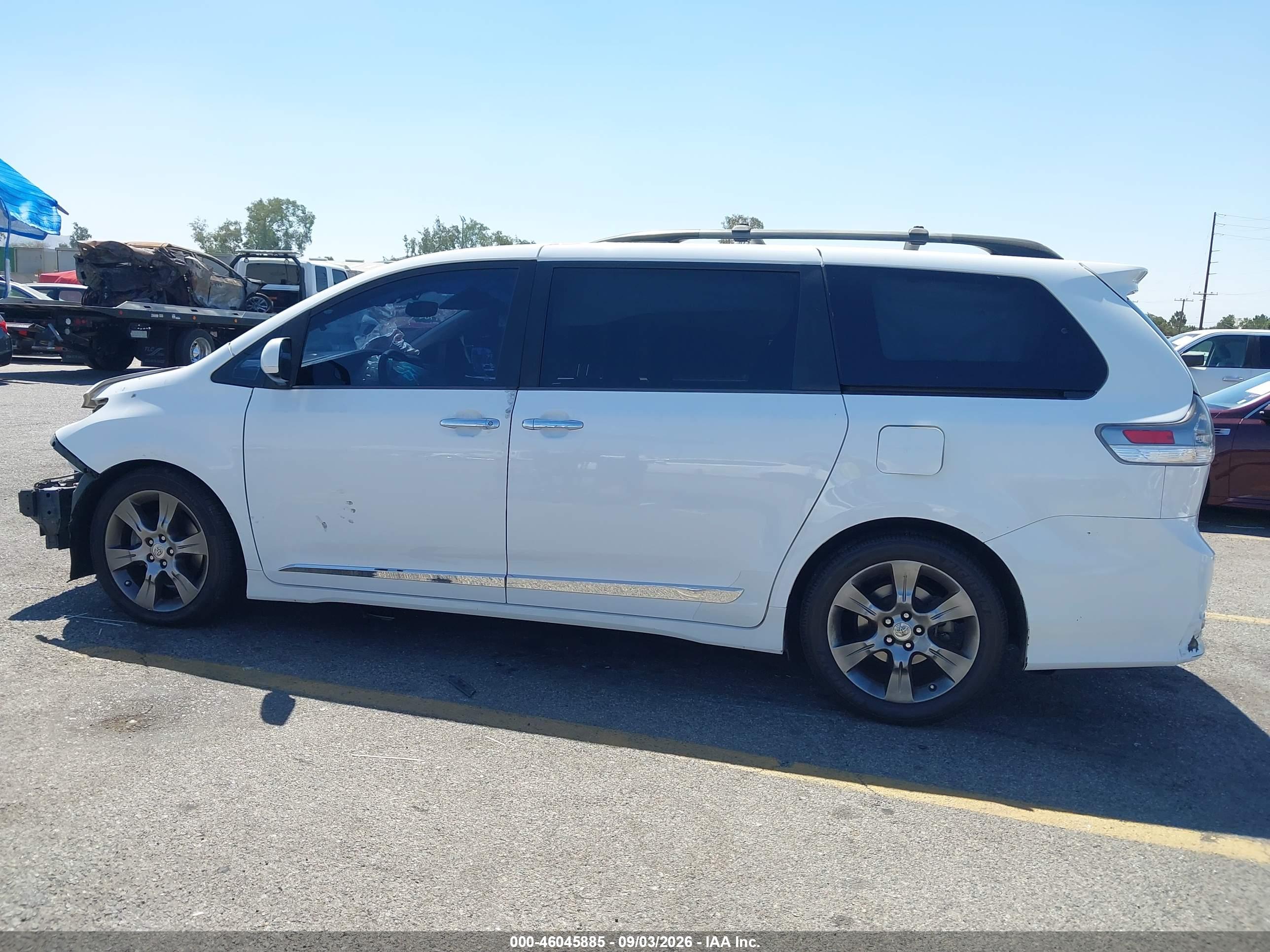 2015 TOYOTA SIENNA SE 8 PASSENGER