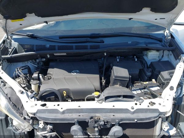 2015 TOYOTA SIENNA SE 8 PASSENGER