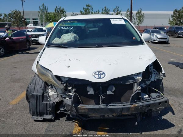 2015 TOYOTA SIENNA SE 8 PASSENGER