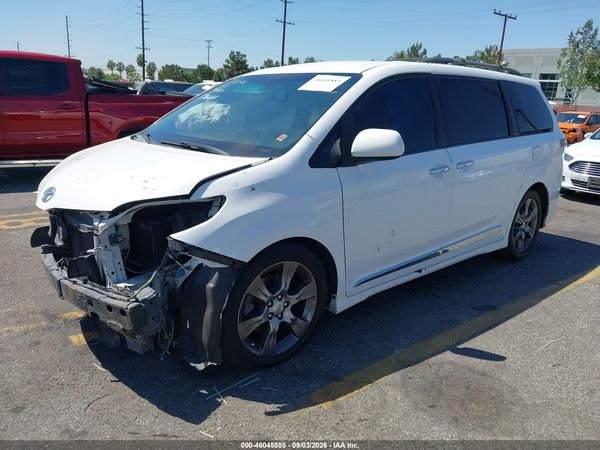 2015 TOYOTA SIENNA SE 8 PASSENGER