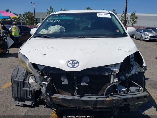2015 TOYOTA SIENNA SE 8 PASSENGER