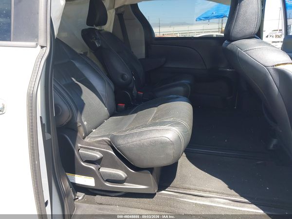 2015 TOYOTA SIENNA SE 8 PASSENGER