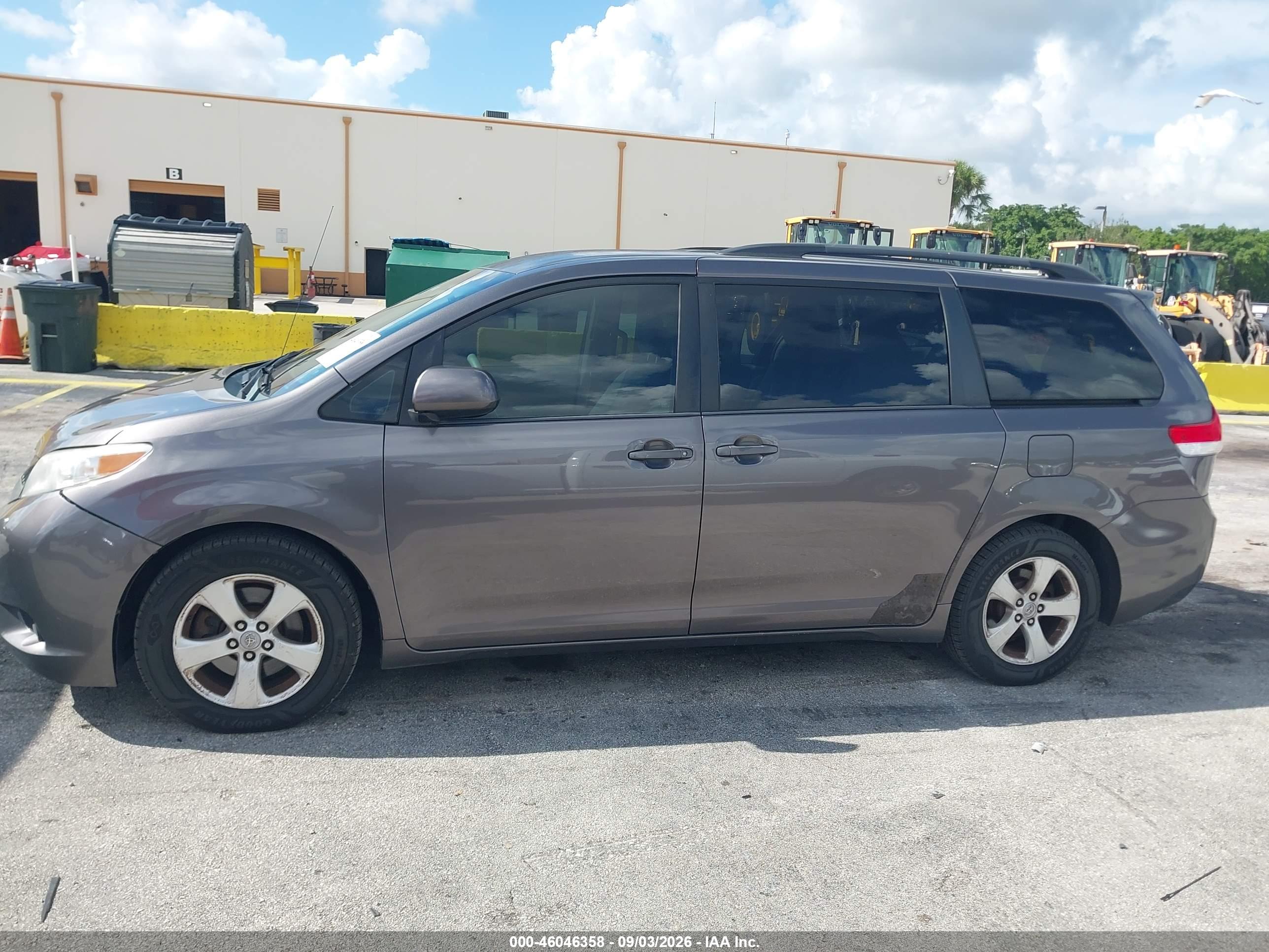 2012 TOYOTA SIENNA LE V6 8 PASSENGER