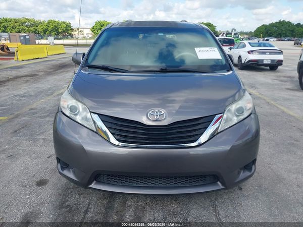 2012 TOYOTA SIENNA LE V6 8 PASSENGER