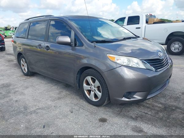 2012 TOYOTA SIENNA LE V6 8 PASSENGER