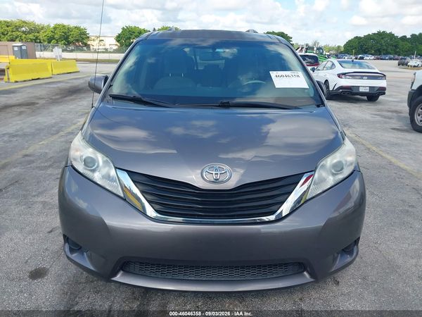 2012 TOYOTA SIENNA LE V6 8 PASSENGER