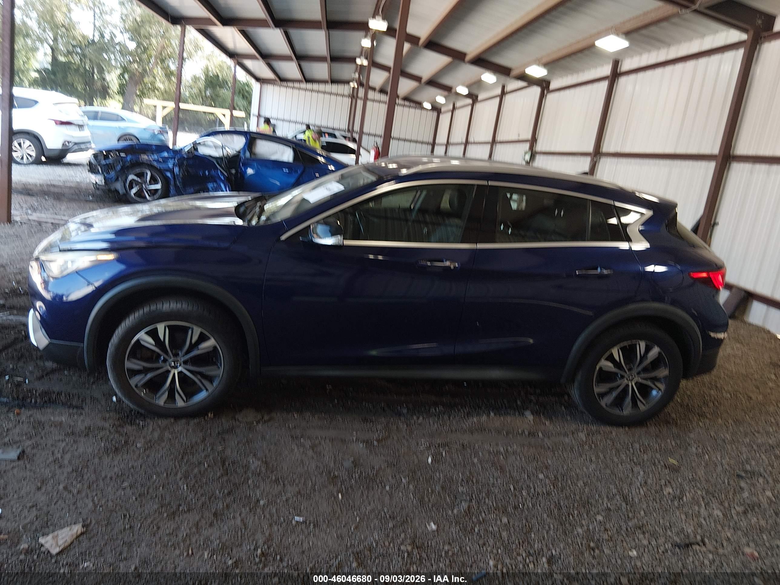 2017 INFINITI QX30 LUXURY