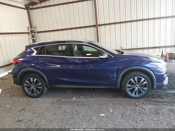 2017 INFINITI QX30 LUXURY