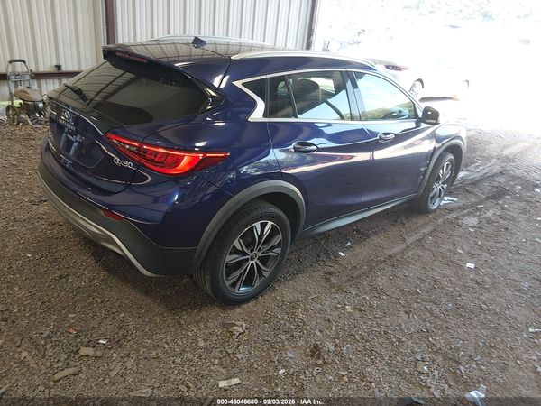 2017 INFINITI QX30 LUXURY