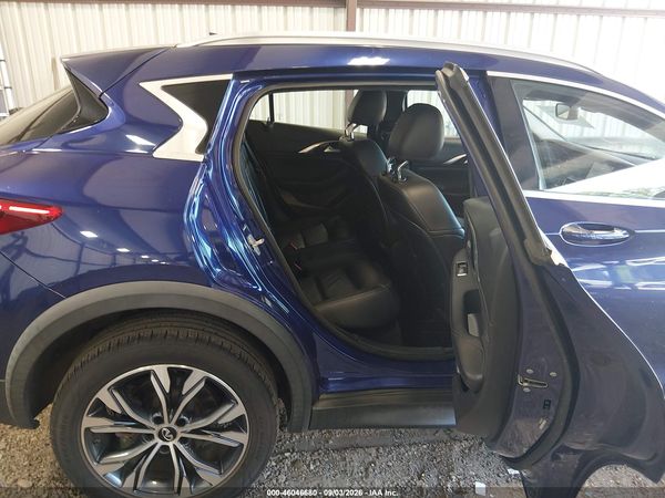 2017 INFINITI QX30 LUXURY