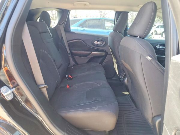 2019 JEEP CHEROKEE LATITUDE FWD
