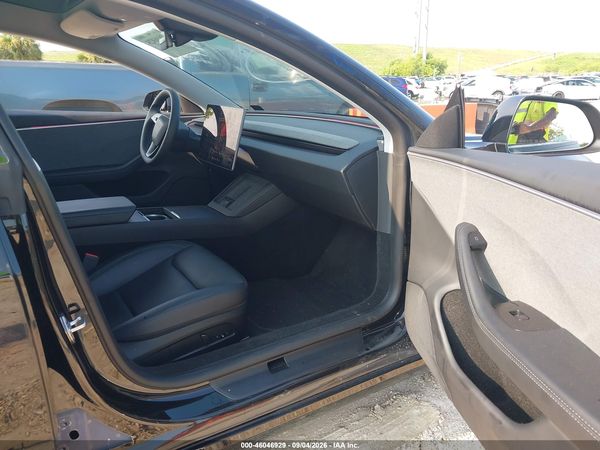 2025 TESLA MODEL 3 — I5
