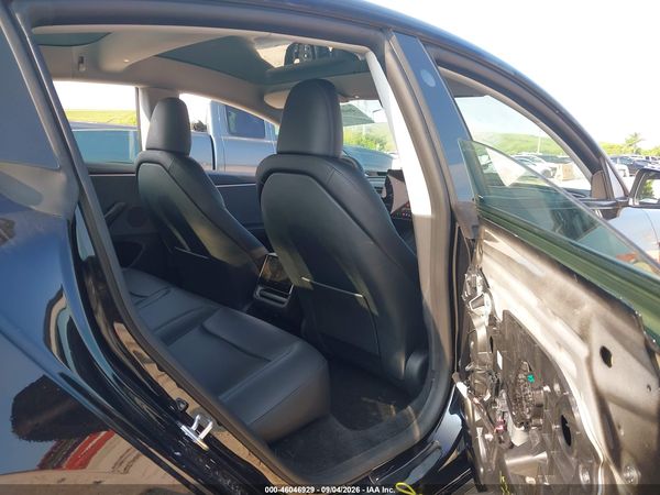 2025 TESLA MODEL 3 — I8