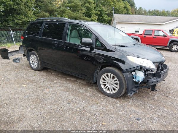 2014 TOYOTA SIENNA XLE V6 8 PASSENGER — I1