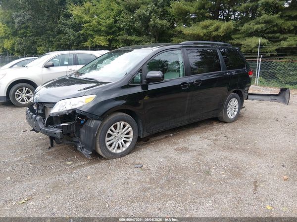 2014 TOYOTA SIENNA XLE V6 8 PASSENGER — I2