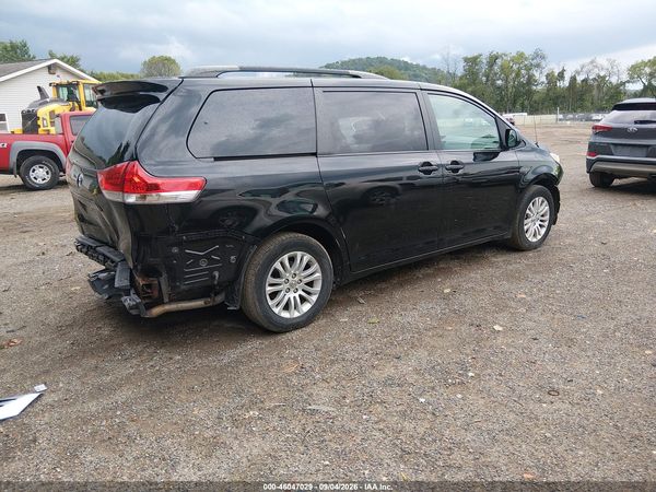 2014 TOYOTA SIENNA — I4