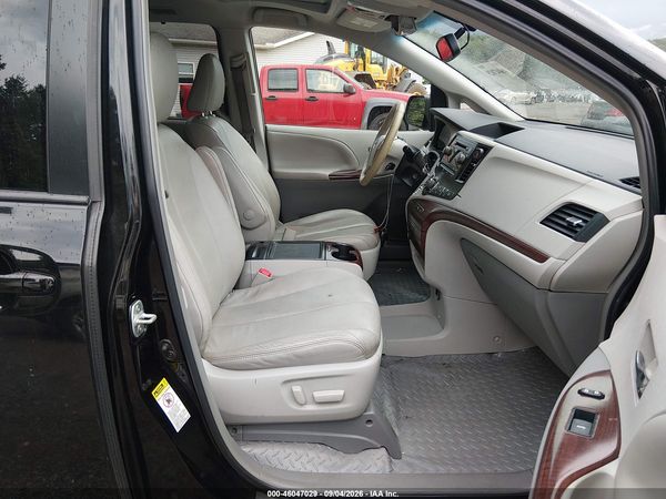 2014 TOYOTA SIENNA XLE V6 8 PASSENGER — I5