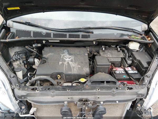 2014 TOYOTA SIENNA XLE V6 8 PASSENGER — I10