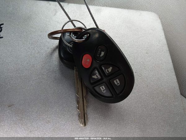 2014 TOYOTA SIENNA XLE V6 8 PASSENGER — I11