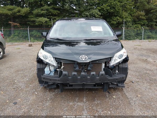 2014 TOYOTA SIENNA XLE V6 8 PASSENGER — I115