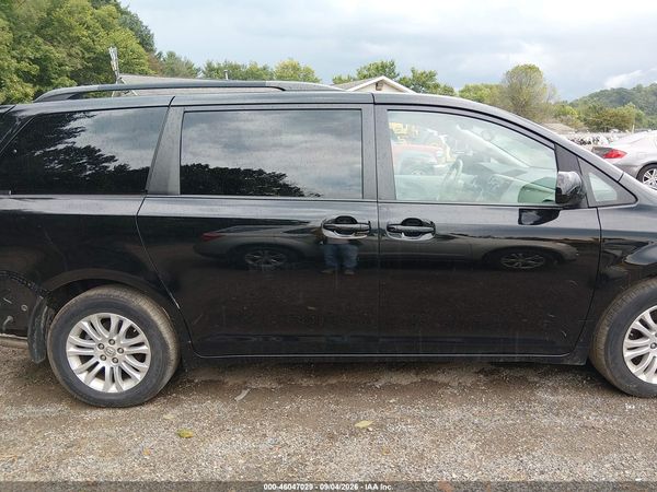2014 TOYOTA SIENNA XLE V6 8 PASSENGER — I116
