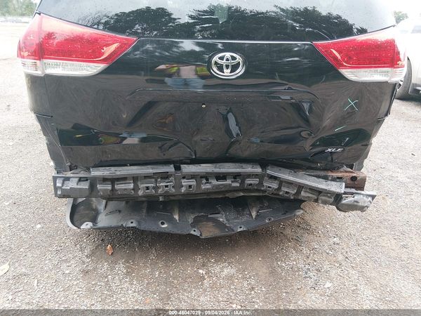 2014 TOYOTA SIENNA XLE V6 8 PASSENGER — I152