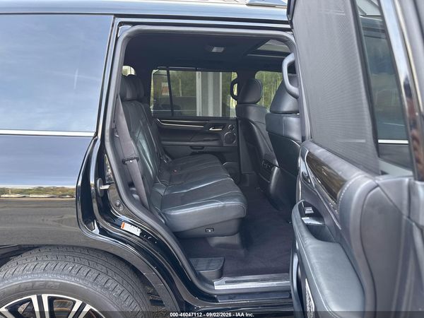 2020 LEXUS LX 570 THREE-ROW — I8