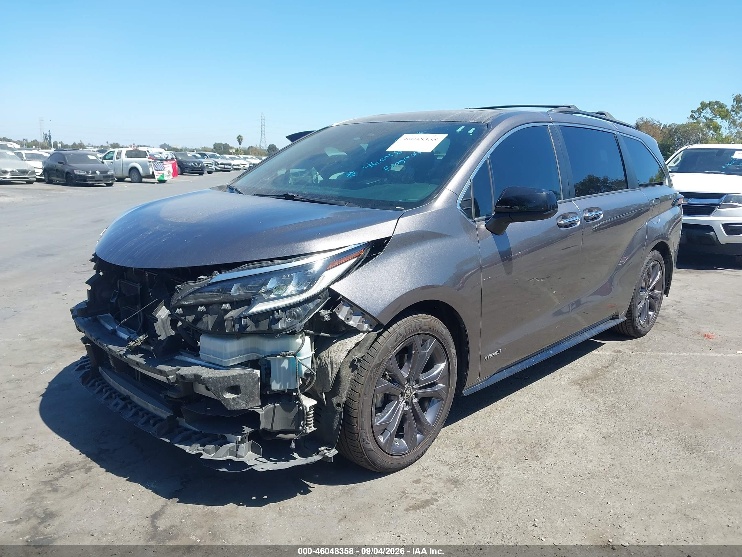 2021 TOYOTA SIENNA XSE — I2