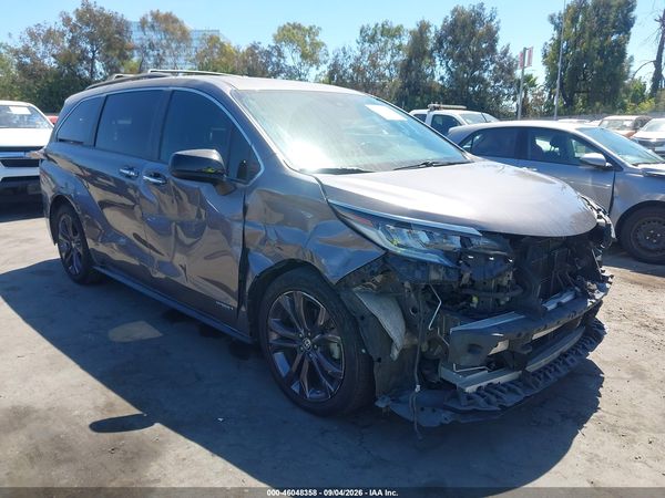 2021 TOYOTA SIENNA XSE — I1