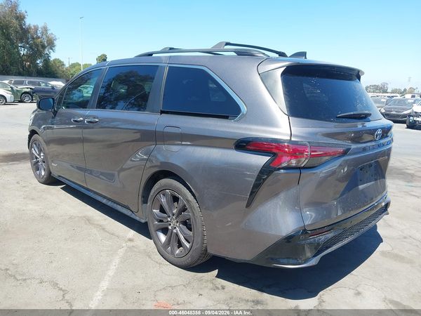 2021 TOYOTA SIENNA XSE — I3