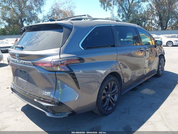 2021 TOYOTA SIENNA XSE — I4
