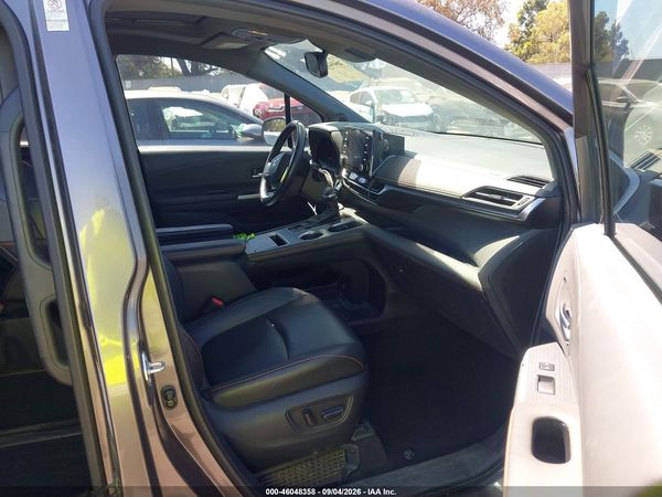 2021 TOYOTA SIENNA XSE — I5