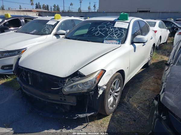 2016 INFINITI Q70 — I2