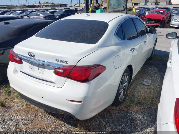 2016 INFINITI Q70 3.7 — I4