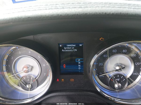 2014 CHRYSLER 300 — I7