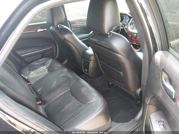2014 CHRYSLER 300 — I8