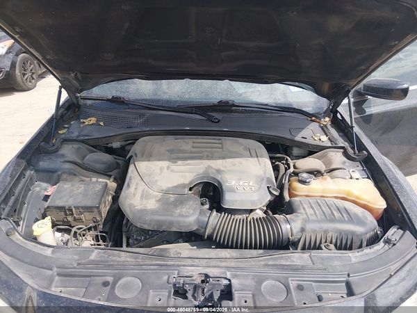 2014 CHRYSLER 300 — I10
