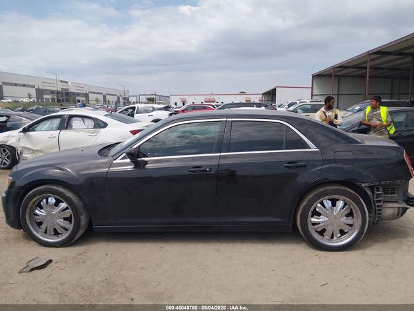 2014 CHRYSLER 300 — I117