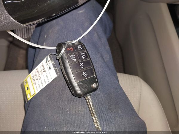 2016 KIA SEDONA LX — I11